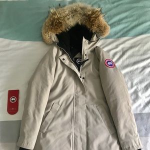 🚫🚫Sold❤️Canada Goose Victoria Parka XS limestone
